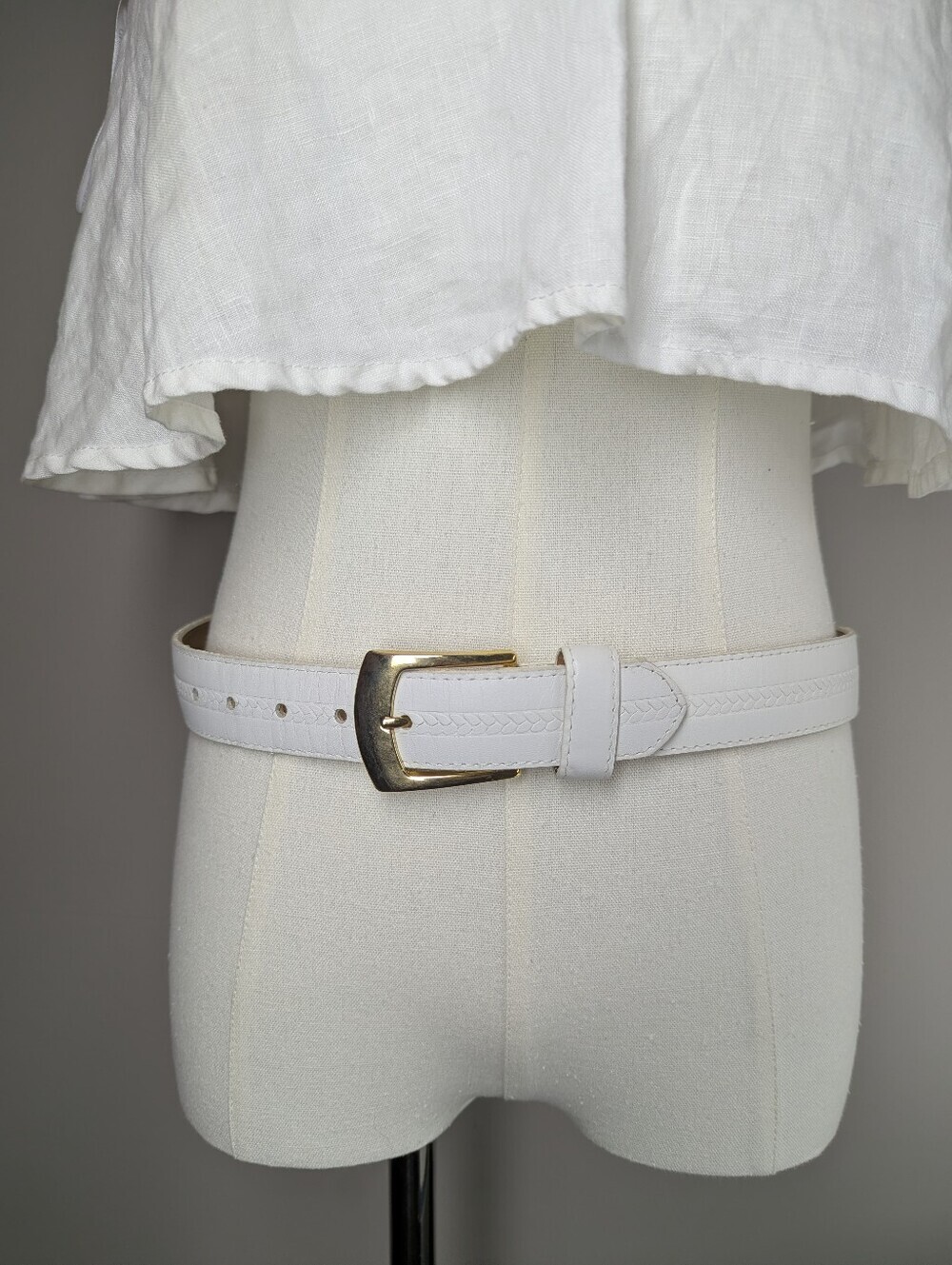 Vintage White Women's Leather Belt with Gold Buckle